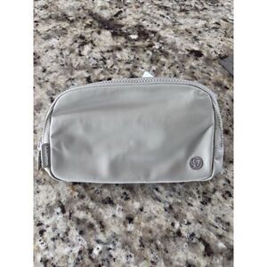 Lululemon Everywhere Belt Bag - Raw Linen -‎ NWT. 2800